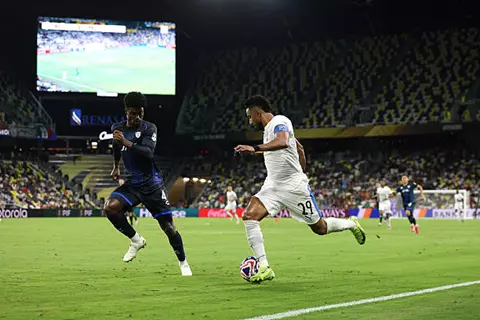 الهلال يعلن تفاصيل إصابة سالم الدوسري وموقفه من مواجهة السيتي